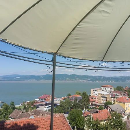 Panorama Apartment *
