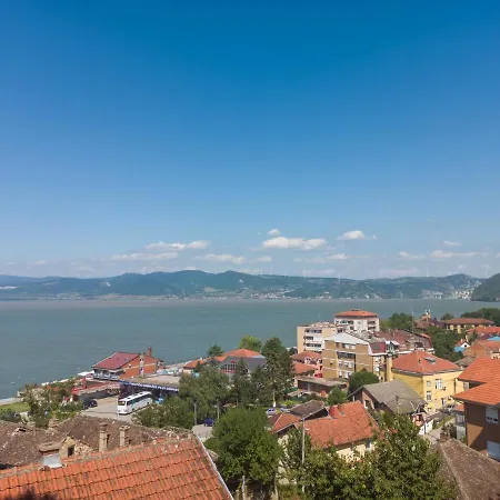 Panorama Apartment *
